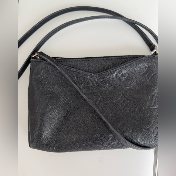 Louis Vuitton Black Crossbody Bag - Picture 1 of 8